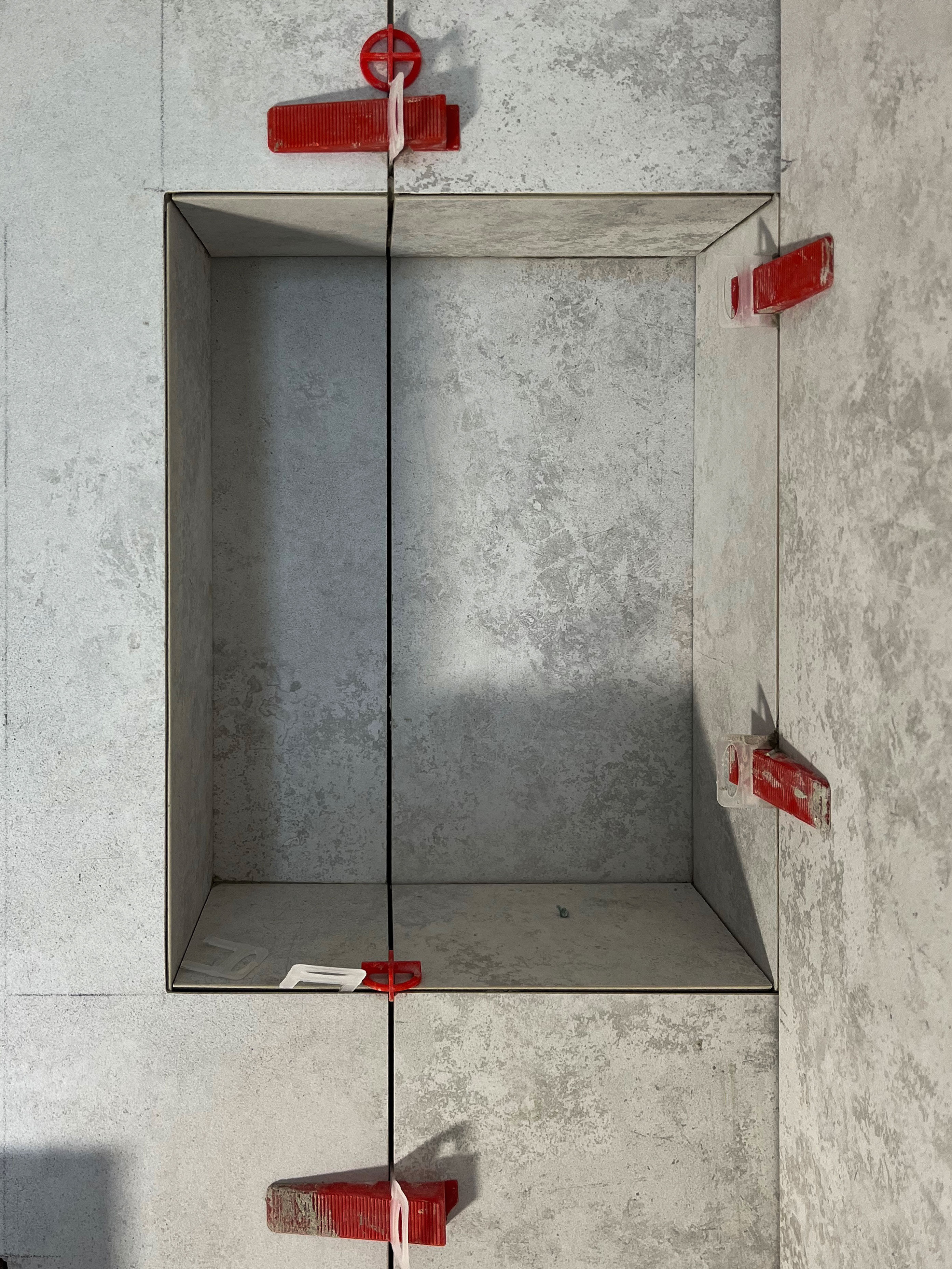 Idealne krawędzie i dopasowanie płytek – detal realizacji Tile-pro Poznań